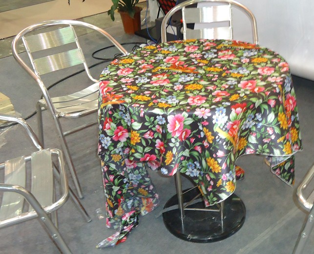 テーブルクロスの作成のための上塗を施してあるポリエステル サテンのデジタル印刷の生地 1