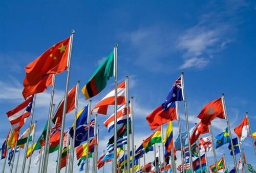 ゆがみのテーブル掛けのための編む習慣によって印刷される生地100%のポリエステル材料