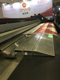 旗の旗の印字機の自動供給をとること